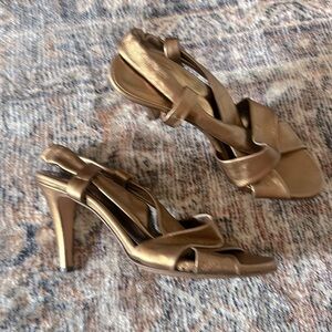 DKNY Collections- Rachelle Slingback Insoligia Sandals Silver Size 8.5 in Gold